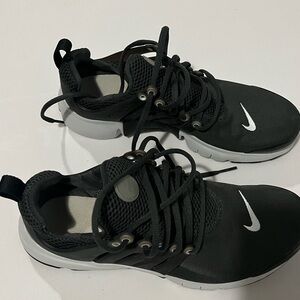 Nike Black and White Low-Top Athletic Shoes